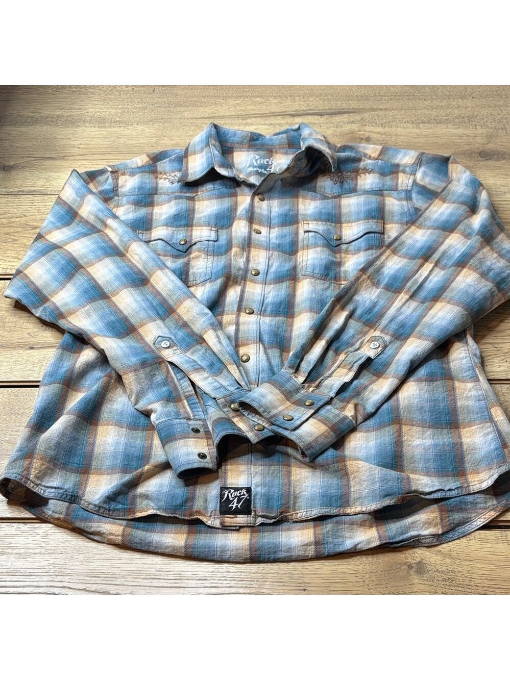 Men's Wrangler Rock 47 Plaid Pearl Snap Shirt Blue and Brown Size Large